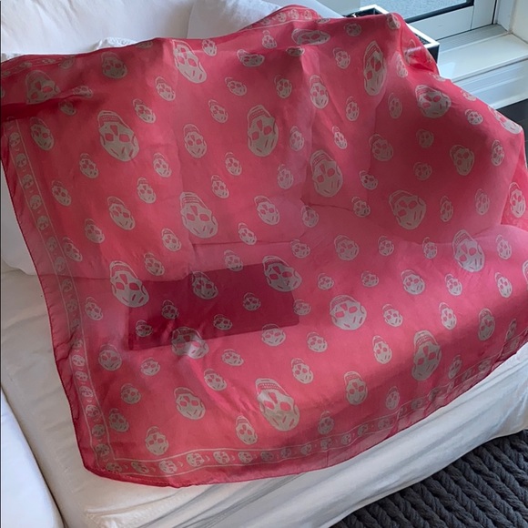 ALEXANDER MCQUEEN 100% SILK SKULL SCARF 💀 - Picture 2 of 7